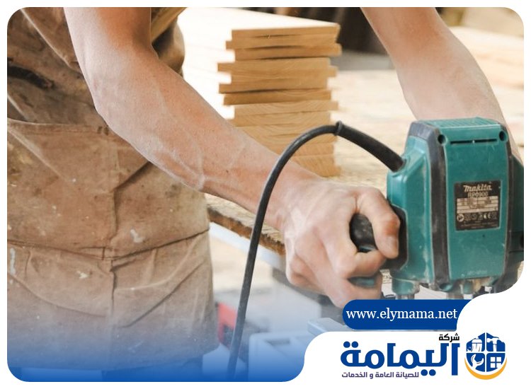نجار في العين
