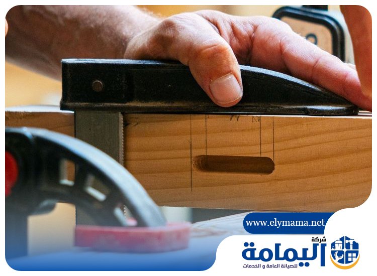 نجار في العين