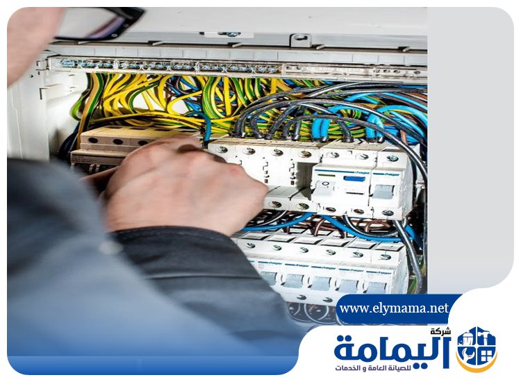 كهربائي في الشارقة